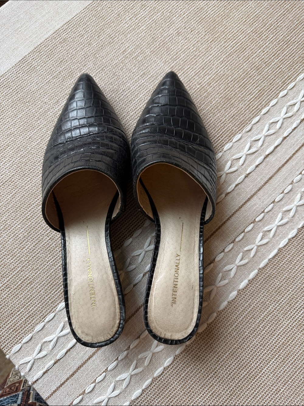 INTENTIONALLY BLANK Black Croc-Embossed Pointed-Toe Mules
